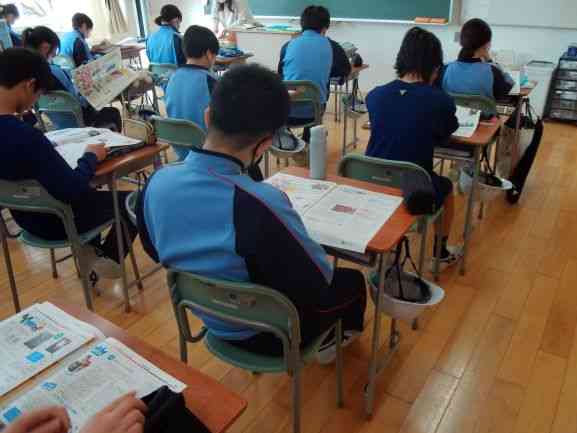 新聞朝読書の様子２